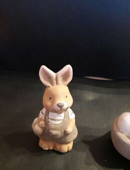 Osterhase Figur Keramik ca. 11cm hoch - Essen