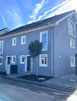 Exklusive Doppelhaushälfte mit schönem Garten, Alu-Carport und Grundwasser-Wärmepumpe - Erding