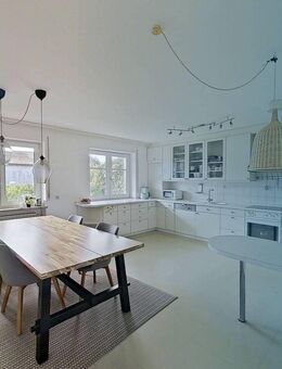 Modernisierte 6-Zimmer-Maisonettewohnung mit großem Balkon, Terrasse, EBK und viel Platz für eine Familie - Salgen