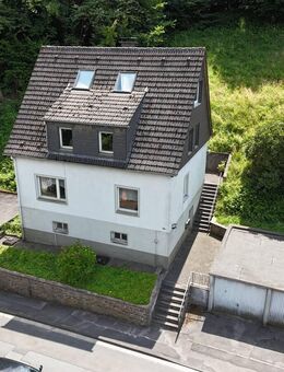 NEU: Zweifamilienhaus mit 6 Garagen in ruhiger Lage von Altena zu verkaufen!!! - Altena