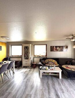 Stilvolle 4-Zimmer-Obergeschosswohnung mit 103 m², 2-Balkonen, Einbauküche, Kellerabteil und Kfz-Stellplatz in Nürnberg - Nürnberg