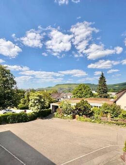Toller Ausblick! Sofort beziehbare 3,5 Zimmer-Wohnung mit Balkon in Beutelsbach! - Weinstadt