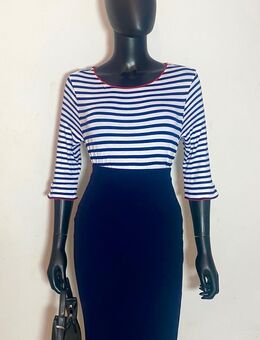 Weißes marineblaues gestreiftes Oberteil, lässig gestreiftes Oberteil Größe 16." - Bergen (Niedersachsen)