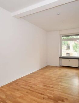 Kleine, sanierte 1-Zimmer-Wohnung mit Einbauküche in Schöningen! - Schöningen