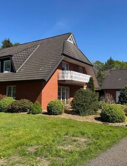 Großzügiges Haus mit 2 Wohneinheiten und Doppelgarage - Gnarrenburg