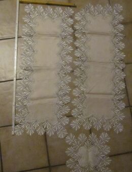 Tischläufer und Deckchen in versch. Größen und Farben - München