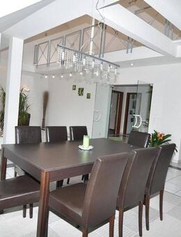 Stilvolle Maisonette-Wohnung mit Galerie und Tiefgaragenstellplatz - Dörfles-Esbach - Dörfles-Esbach