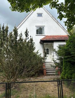 Sanierungsbedürftiges Einfamilienhaus, in Neuenkirchen ( zentrale Lage ) mit großem Grundstück, zu verkaufen. - Neuenkirchen (bei Greifswald)