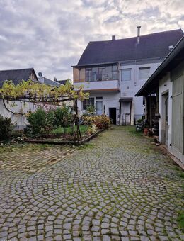 Mehrfamilienhaus mit Ladenlokal, Garagen und Garten zentral in Koblenz-Neuendorf - Koblenz