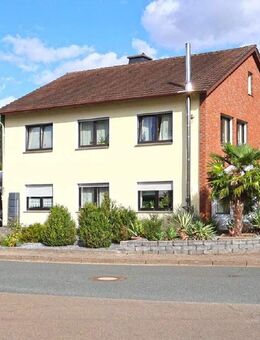 Attraktives Zweifamilienhaus in beliebter Lage - Preußisch Oldendorf
