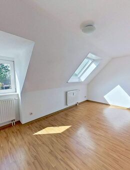 **Helle 2-Zimmer-Dachgeschosswohnung mit EBK** - Rendsburg