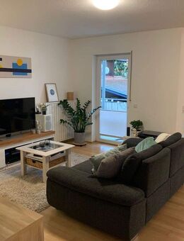 Renovierte 2 Zimmer Wohnung (1. Etage) mit Balkon und EBK in Marburg - Marburg