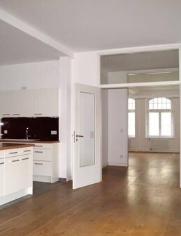 Große Altstadtwohnung (bezugsfertig) mitTraveblick mit Loggia und Fahrstuhl - Lübeck