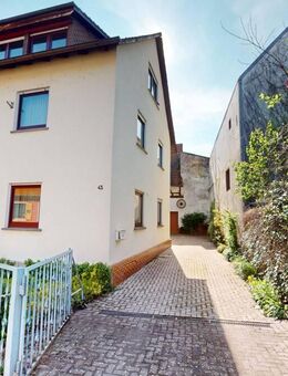 Toll aufgeteilte Doppelhaushälfte mit Traumterrasse. Lassen Sie sich begeistern. - Bruchsal