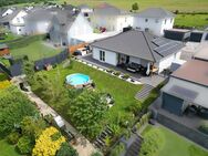 Energieeffizient und alles auf einer Ebene: Neubau-Bungalow mit unverbaubarem Fernblick - Zerf