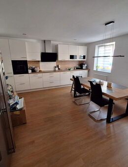 Großzügige 5-Zimmer-Wohnung mit Küche - Forchheim (Bayern)