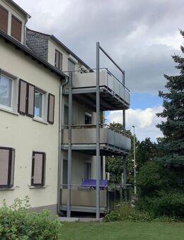 Gemütliche 3-Zimmer-Dachgeschosswohnung mit offener Küche, Balkon, Keller, Parkhausstellplatz - Limburgerhof