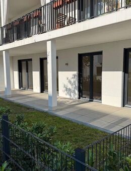 Wunderbare Gartenwohnung mit 4 Zimmern, EBK, Terrasse, und 2 TG-Stellplätzen - Regensburg