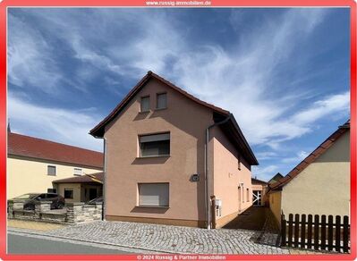 Platzwunder ohne Garten: Einfamilienhaus mit großer Dachterrasse, Garage und Ausbaumöglichkeiten!