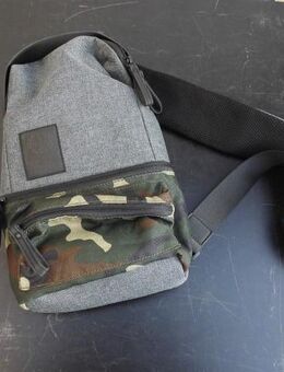 Strellson Tasche 15 Years Anniversary Edition Sling Pack Rucksack 15,- - Flensburg