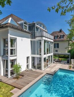 Exklusive Familien-Villa in stylischer Ästhetik mit Lift, Spa-Bereich und Outdoor-Pool - München