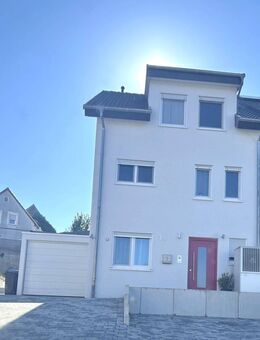 Schönes und neuwertiges 5,5-Zimmer-Haus mit gehobener Innenausstattung und EBK in Obersulm - Obersulm