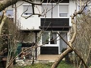 Älteres Reihenmittelhaus mit überdachter Terrasse und kleinem Gartenanteil - Ingolstadt