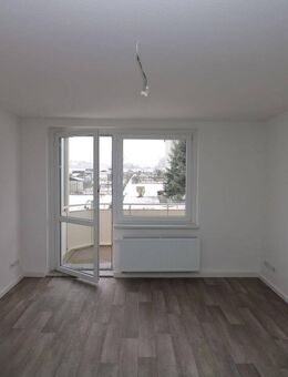 Nur wenige Stufen zum Glück - 3RW mit Balkon und Badewanne im Erdgeschoss - Freiberg