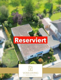 Bungalow in begehrter Hanglage mit viel Potential, großem Grundstück mit Garten und 2 Garagen - Karben