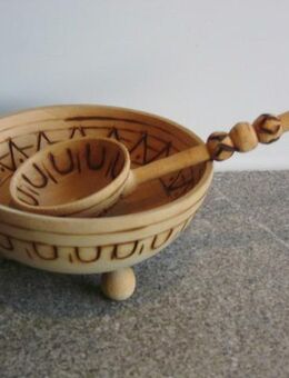 Holz Schale 8 cm Kelle Kugelfüße Muster Vintage Deko 3,- - Flensburg