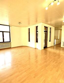 Attraktive 4-Zimmer-Wohnung in TOP-LAGE von Saarbrücken - Saarbrücken