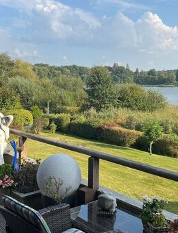 Unikat in der Ostseeregion: Herrliche großzügige Wohnung mit einmaligem Seeblick. Große Terrasse, Schwimmbad, Sauna und Badesteg. - Scharbeutz