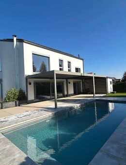 Luxuriöses Wohnen in Gera: Elegantes Haus mit Pool und Garten in exklusiver Lage - Gera