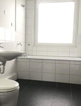 Geräumige 3-Zimmer Erdgeschosswohnung mit Balkon - Bielefeld