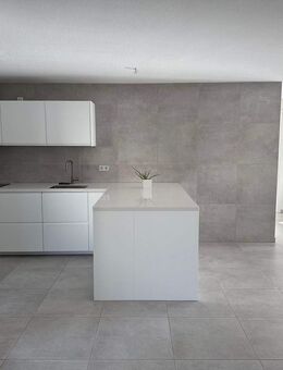 WINNENDEN: Attraktive 3-Zi.-Wohnung * hochwertig ausgestattet * EBK * 2 Balkone * TG-Stpl. inkl. * - Winnenden