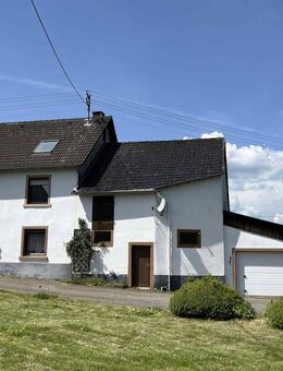 Gepflegtes Bauernhaus mit Nebengebäuden in Duppach - Duppach