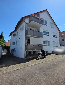 Gepflegte 2-Zimmer-Wohnung mit großer Terrasse und Balkon sowie Tiefgaragen-Stellplatz - Schorndorf (Baden-Württemberg)