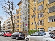 Top gepflegte 2-Zimmer-Wohnung mit Aufzug und Balkon in zentraler Lage in Berlin-Steglitz - Berlin