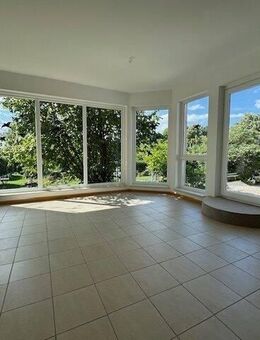 Großzügige Erdgeschoss-Wohnung mit Wintergarten in Schneverdingen - Schneverdingen