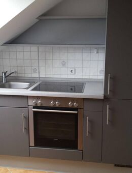 2-Raum-Wohnung im DG mit EBK/ Balkon/ Stellplatz in Dessau-Nord - Dessau-Roßlau