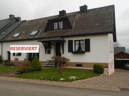 Gepflegtes Einfamilienhaus mit großem Carport und Garten in ruhiger, angenehmer Wohnlage in Schillingen - Schillingen