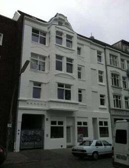 Dachgeschoss Altbauwohnung kurzfristig frei - Siehe Hinweis zur Möblierung/Abstand - Hamburg