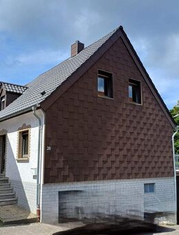 Top gepflegtes Einfamilienhaus mit großem Balkon und Garage im Haus, in ruhiger Sackgasse von St. Ingbert, Nähe Hobels (zentral und doch ruhig) - Sankt Ingbert