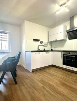 Hochwertig sanierte 4-Raum-Wohnung mit EBK, Balkon und Fahrstuhl - teilmöbliert - Ehrenfriedersdorf! - Ehrenfriedersdorf