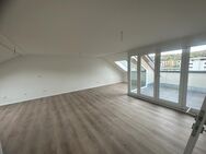 ** Sichere Kapitalanlage** Moderne 2,5-Zimmer-Dachgeschosswohnung mit Dachterrasse - Esslingen (Neckar)