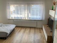 1-Zimmer-Appartment im Erdgeschoss eines Einfamilienhauses mit separatem Eingang; Tageslichtbad (Dusche/WC); Einbauküche, TV/Internet - Weinsberg