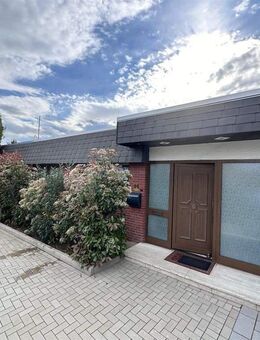 Lechenich: Bildschöner Bungalow mit großem Atrium, Sonnengarten und Großgarage - Erftstadt