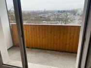 Balkon und Einbauküche - 4-Zimmer-Wohnung - Nördliche Neustadt - Halle (Saale)