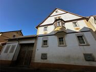 Sanierungsbedürftige Fachwerkhofreite mit großzügiger Scheune, Innenhof & Garten in Feldrandlage - Essenheim