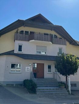 Gemütliche 3-Zimmer-DG-Wohnung mit Balkon und Carport - Ettenheim